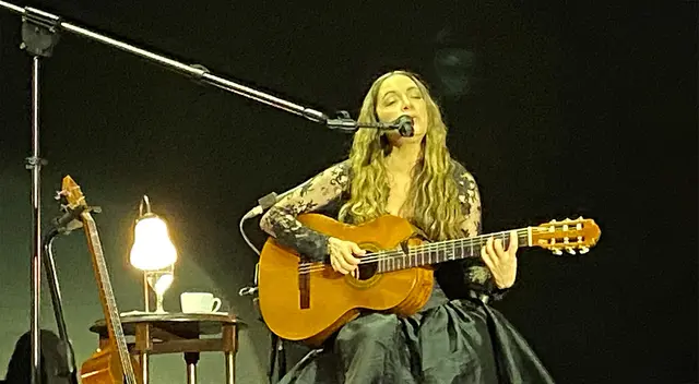 ¡Inició el concierto! Natalia Lafourcade deleita a sus fans con lo mejor de su repertorio