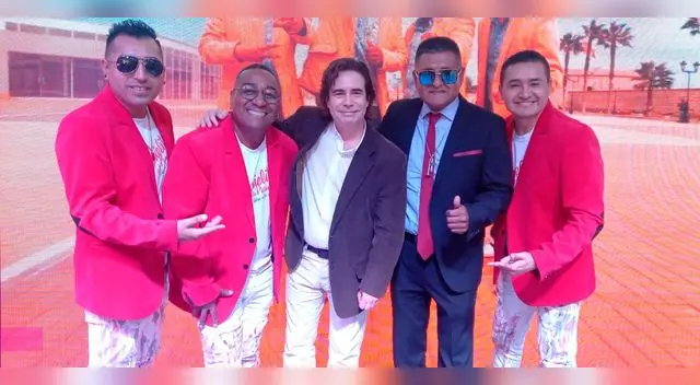 Con la Perú Salsa y el actor Carlos Bañuelos.