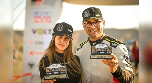 Eduardo Castro junto a su copilota española. Eduardo Castro junto a su copilota española.