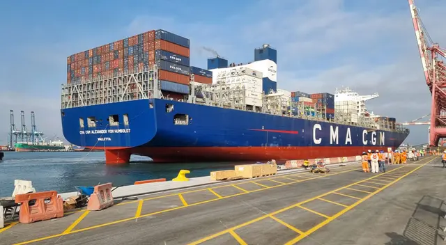 Perú recibe al buque más grande en su historia Perú recibe al buque más grande en su historia