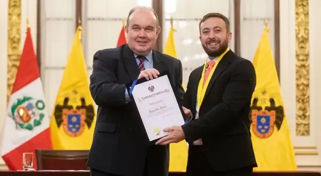 Rafael López Aliaga condecora a Agustín Laje Rafael López Aliaga condecora a Agustín Laje