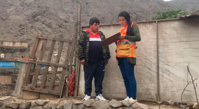 Fenómeno de El Niño: Municipio de Comas empadrona y entrega calaminas a las zonas más altas del distrito Fenómeno de El Niño: Municipio de Comas empadrona y entrega calaminas a las zonas más altas del distrito