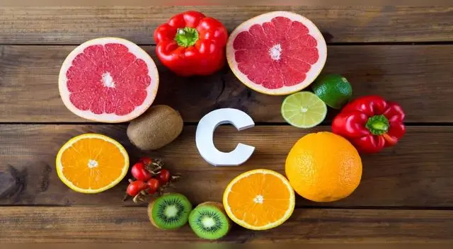 Limón y otros alimentos con vitamina c