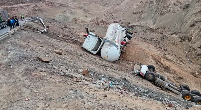 Vehículo de placa C4X-700 permanece en el abismo. Vehículo de placa C4X-700 permanece en el abismo.