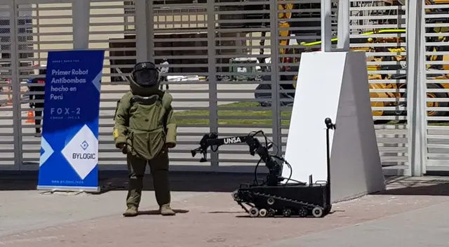 Este robot ha sido desarrollado por la UNSA. Este robot ha sido desarrollado por la UNSA.