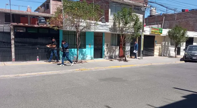 La víctima se resistió al robo de su celular y fue asesinado por los delincuentes. La víctima se resistió al robo de su celular y fue asesinado por los delincuentes.