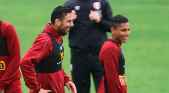 Claudio Pizarro y Raúl Ruidíaz, dos delanteros resistidos por la hinchada.