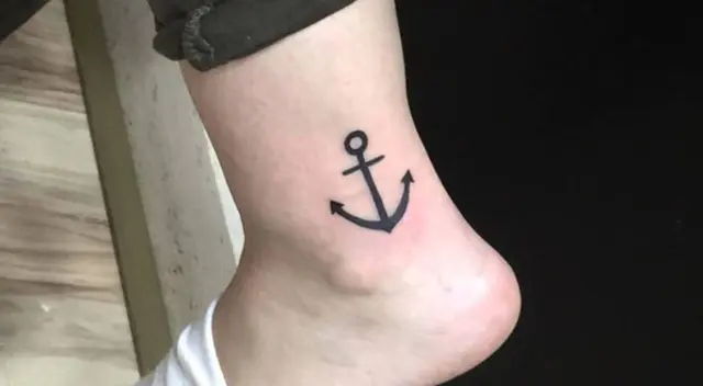 Conoce el significado poderoso del tatuaje de anclas. Conoce el significado poderoso del tatuaje de anclas.