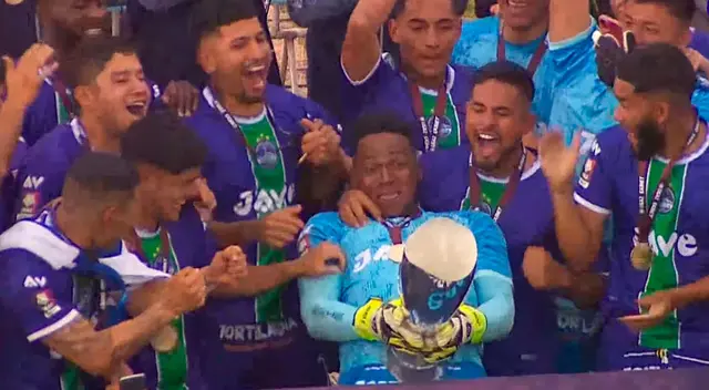 Arquero del cuadro de Cutervo se emocionó tanto que imitó al Dibu Martínez.