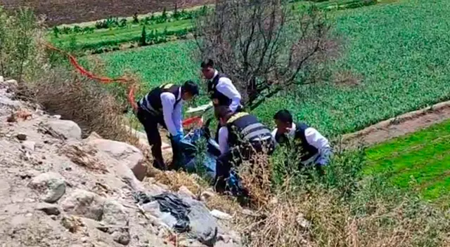 Policías y fiscal de turno llegaron al sector Las Tres Cruces para el levantamiento del cadáver.