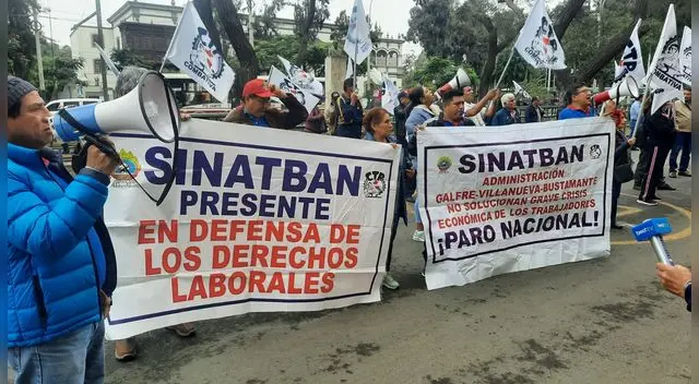 Trabajadores de Banco de la Nación siguen protestando.