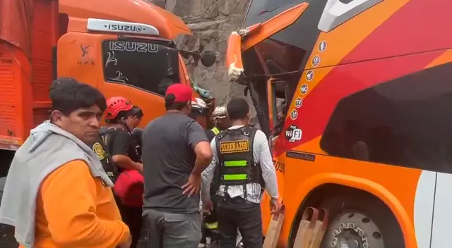 Choque de unidades ocurrió en el kilómetro 44 de la Carretera Central, en la zona de Ricardo Palma.