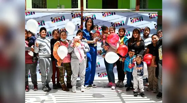 Supermodelo Kimora Lee visita a pacientes con fisura labio palatina del INSN Supermodelo Kimora Lee visita a pacientes con fisura labio palatina del INSN