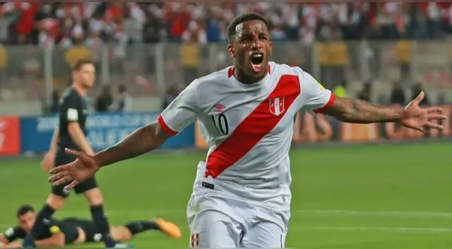 Jefferson Farfán tiene con la Selección Peruana un total de 102 partidos.