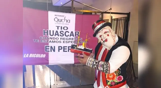 El Chuto luce una réplica a escala del monitor Huáscar. El Chuto luce una réplica a escala del monitor Huáscar.