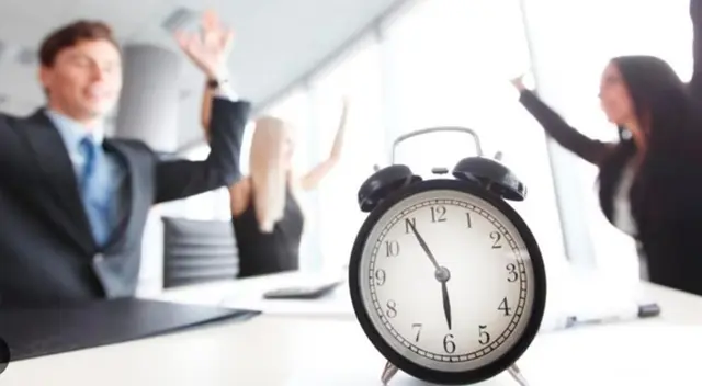 Conoce los detalles sobre la reducción de la jornada laboral en México. Conoce los detalles sobre la reducción de la jornada laboral en México.