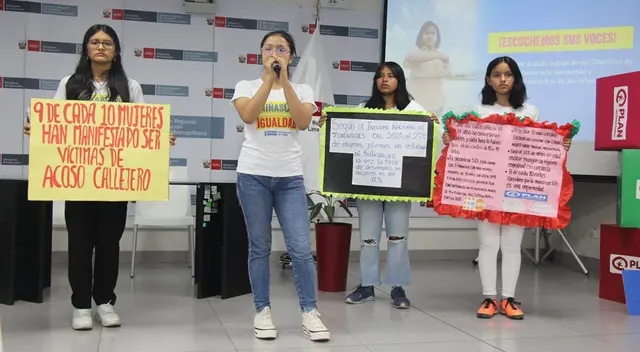 Adolescentes nacionales hicieron sentir su voz de protesta.