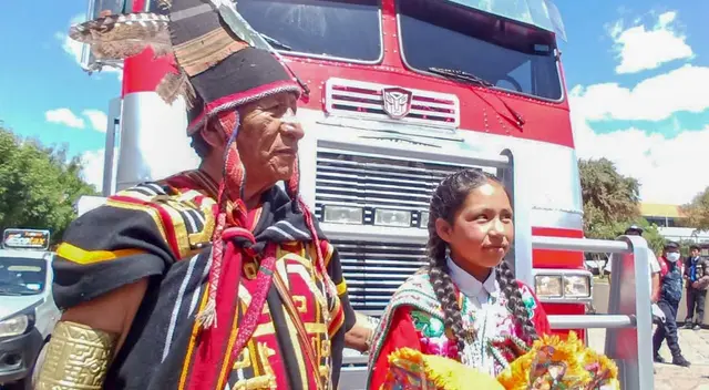 Ambos artistas se reencontraron con Optimus Prime.