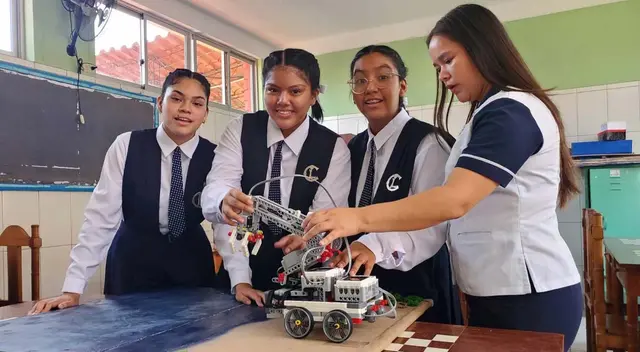 Las estudiantes competirán con 90 países en busca del primer lugar.