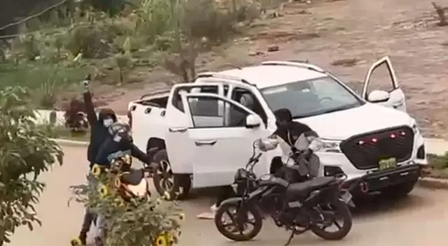 Cuatro delincuentes a bordo de motos lineales robaron pertenencias de empresaria de Chiclayo.