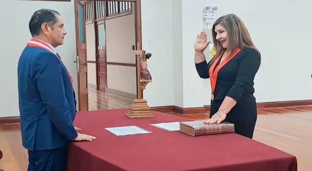 El jefe de la Autoridad Nacional de Control del Poder Judicial, Roberto Palacios Bran, tomó juramento a la jueza de la Corte de La Libertad, Alicia Iris Tejeda Zavala