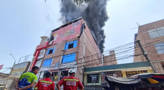 Incendio en Tacora genera daños materiales y heridos en centro comercial de Trujillo. Incendio en Tacora genera daños materiales y heridos en centro comercial de Trujillo.