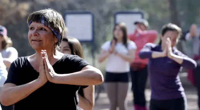 Adultos mayores deben realizar ejercicios como mínimo media hora al día. Adultos mayores deben realizar ejercicios como mínimo media hora al día.