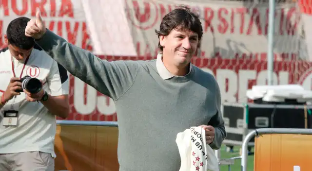 Jean Ferrari, a rajatabla, confirma que en la U no hay interés por jugadores de Alianza Lima. Jean Ferrari, a rajatabla, confirma que en la U no hay interés por jugadores de Alianza Lima.