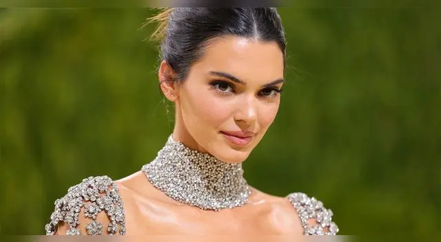 Kendall Jenner es imagen de conocida marca de cosméticos.