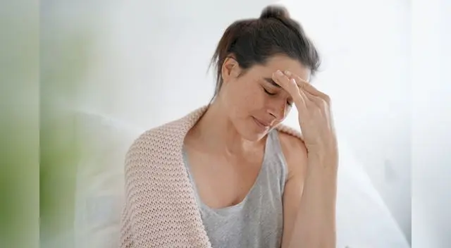 Haciendo cambios en tu estilo de vida y practicando la relajación puedes aliviar las migrañas.