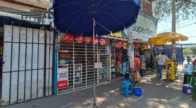 Dos mujeres delincuentes se llevaron más de 8 mil soles de este agente bancario. Dos mujeres delincuentes se llevaron más de 8 mil soles de este agente bancario.