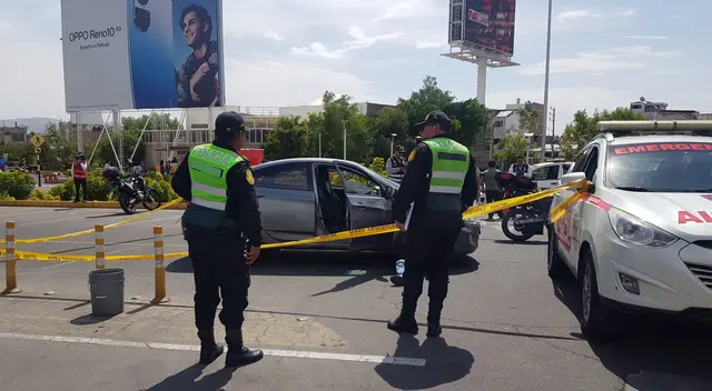Los sujetos fueron detenidos cuando pretendían salir del mall.
