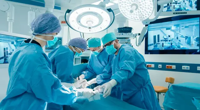 Descubre el significado de soñar con una operación peligrosa para salvar tu vida.