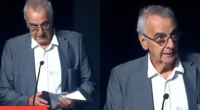 El futuro entrenador de Perú se emocionó al recibir su premio.