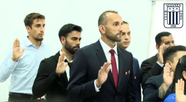 Hernán Barcos ya es peruano tras firmar documento de nacionalización. Hernán Barcos ya es peruano tras firmar documento de nacionalización.