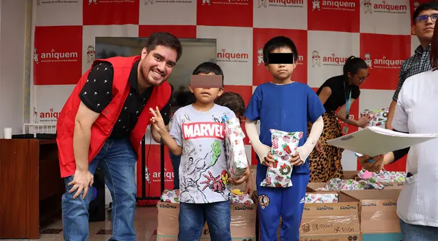 Regalos que recibieron los niños de Aniquem y la Liga contra el Cáncer.