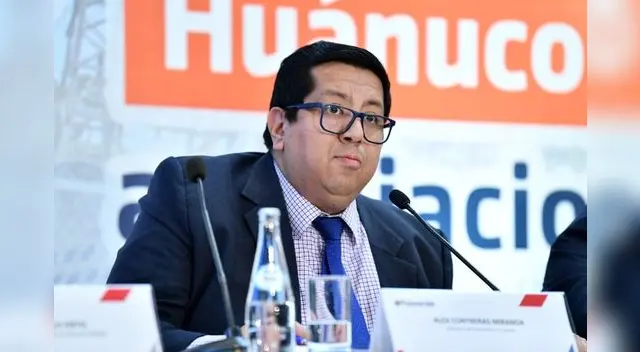 Alex Contreras presentó su renuncia tras desacuerdos con Alberto Otárola.