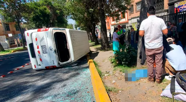 Accidente de tránsito fue atendido por los bomberos que trasladaron a los heridos a un hospital. Accidente de tránsito fue atendido por los bomberos que trasladaron a los heridos a un hospital.