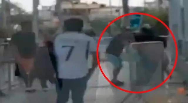 Hombre es asaltado y golpeado en una estación del Metropolitano, en Barranco.