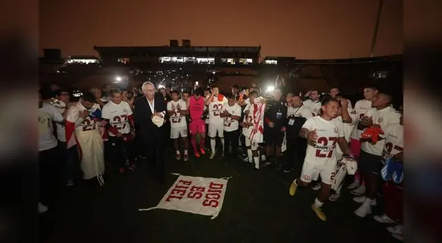 La 'U' campeonó y dio la vuelta olímpica a oscuras y eso lo vió mal Ballón.