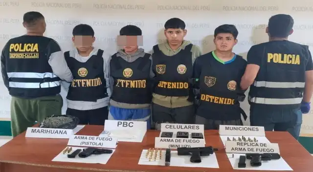 Los integrantes de la banda Los Gatilleros de Tiwinza