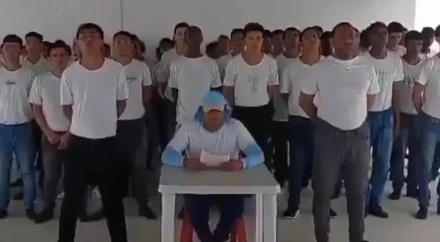 Con polos blancos. Luego de sembrar el terror en diversas ciudades de Ecuador, piden paz. Increíble.