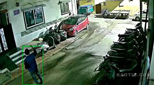 El sujeto llegó hasta la casa de su ex esposa en India para quitarse la vida.