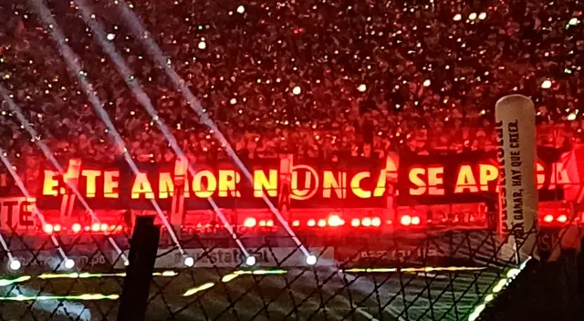 Hinchada de la U lanzó dura indirecta a Alianza Lima.