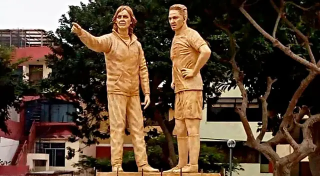Estatua de Gareca y Guerrero, homenaje de Perú a lo hecho en Rusia. Estatua de Gareca y Guerrero, homenaje de Perú a lo hecho en Rusia.
