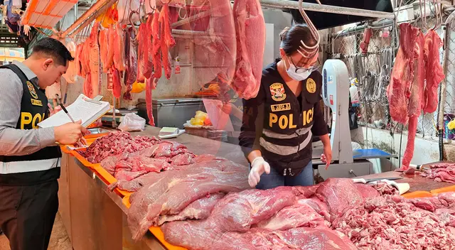 Vendían gato por liebre: incautan toneladas de carne de caballo en estado de descomposición. Vendían gato por liebre: incautan toneladas de carne de caballo en estado de descomposición.
