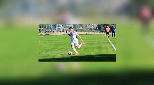 Es Rossel un lateral izquierdo con mucho fútbol.