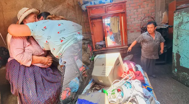 Anciana de 91 años tuvo que escapar del huaico por el techo. Anciana de 91 años tuvo que escapar del huaico por el techo.