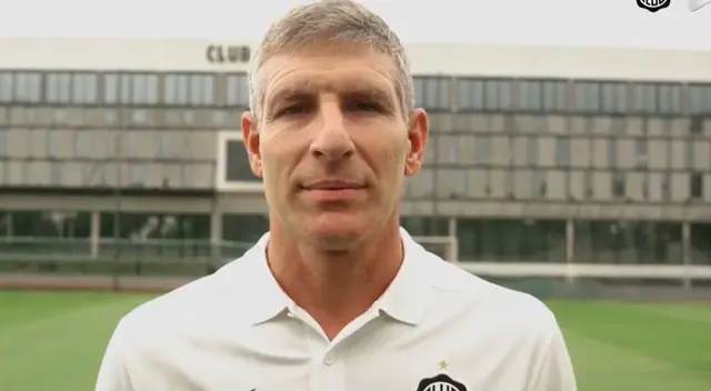 Martín Palermo fue presentado como nuevo técnico de Olimpia. Martín Palermo fue presentado como nuevo técnico de Olimpia.