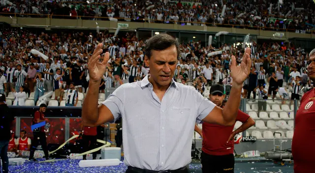 Fabián Bustos y su crítica al VAR en el partido de la U. Fabián Bustos y su crítica al VAR en el partido de la U.